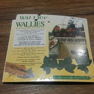 NWT Ivy Leaf Wallies